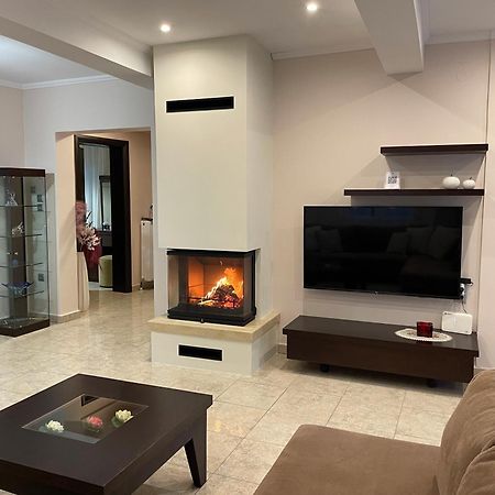 Aristides Guesthouse Krinidhes ภายนอก รูปภาพ