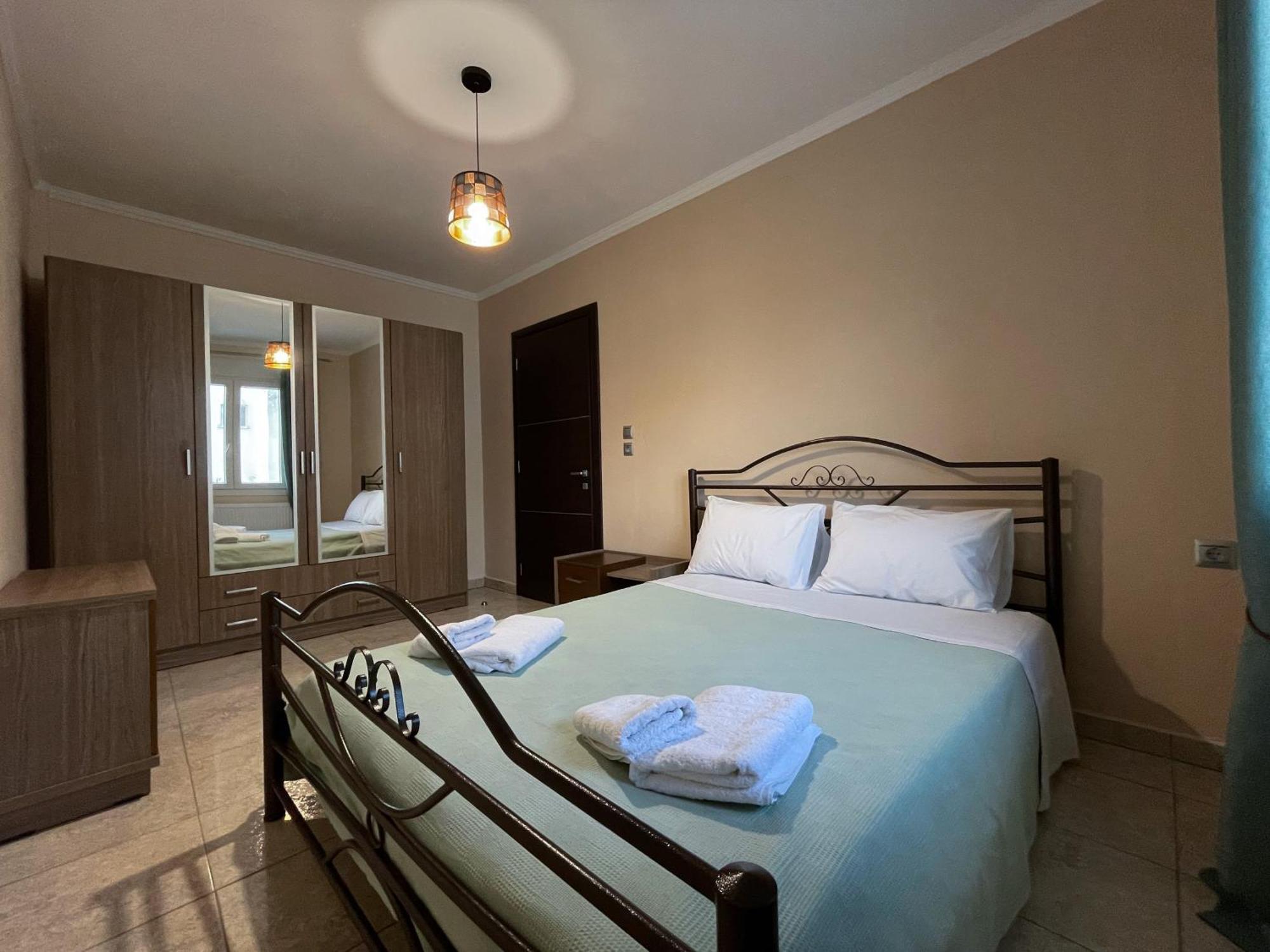 Aristides Guesthouse Krinidhes ภายนอก รูปภาพ