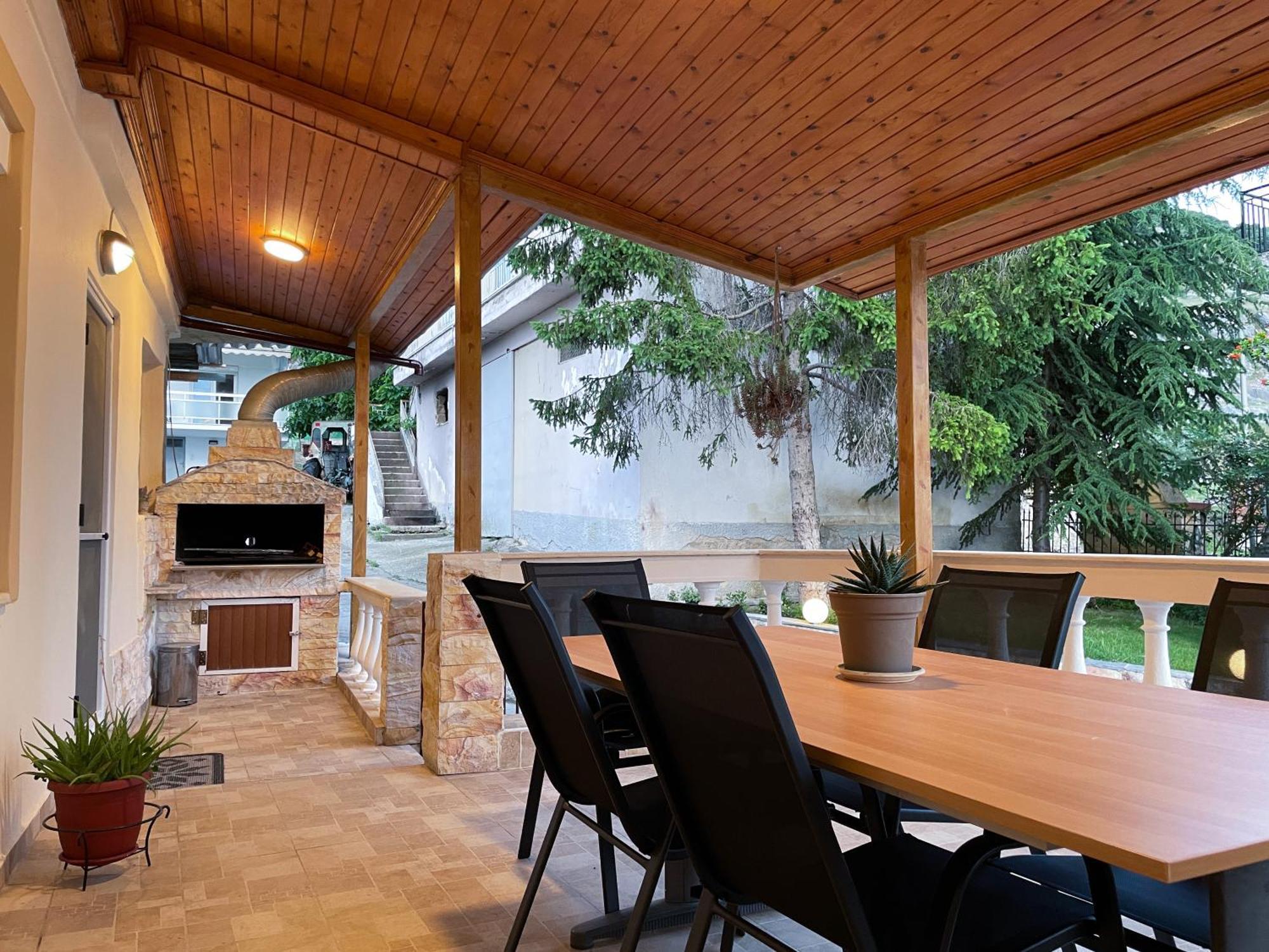 Aristides Guesthouse Krinidhes ภายนอก รูปภาพ