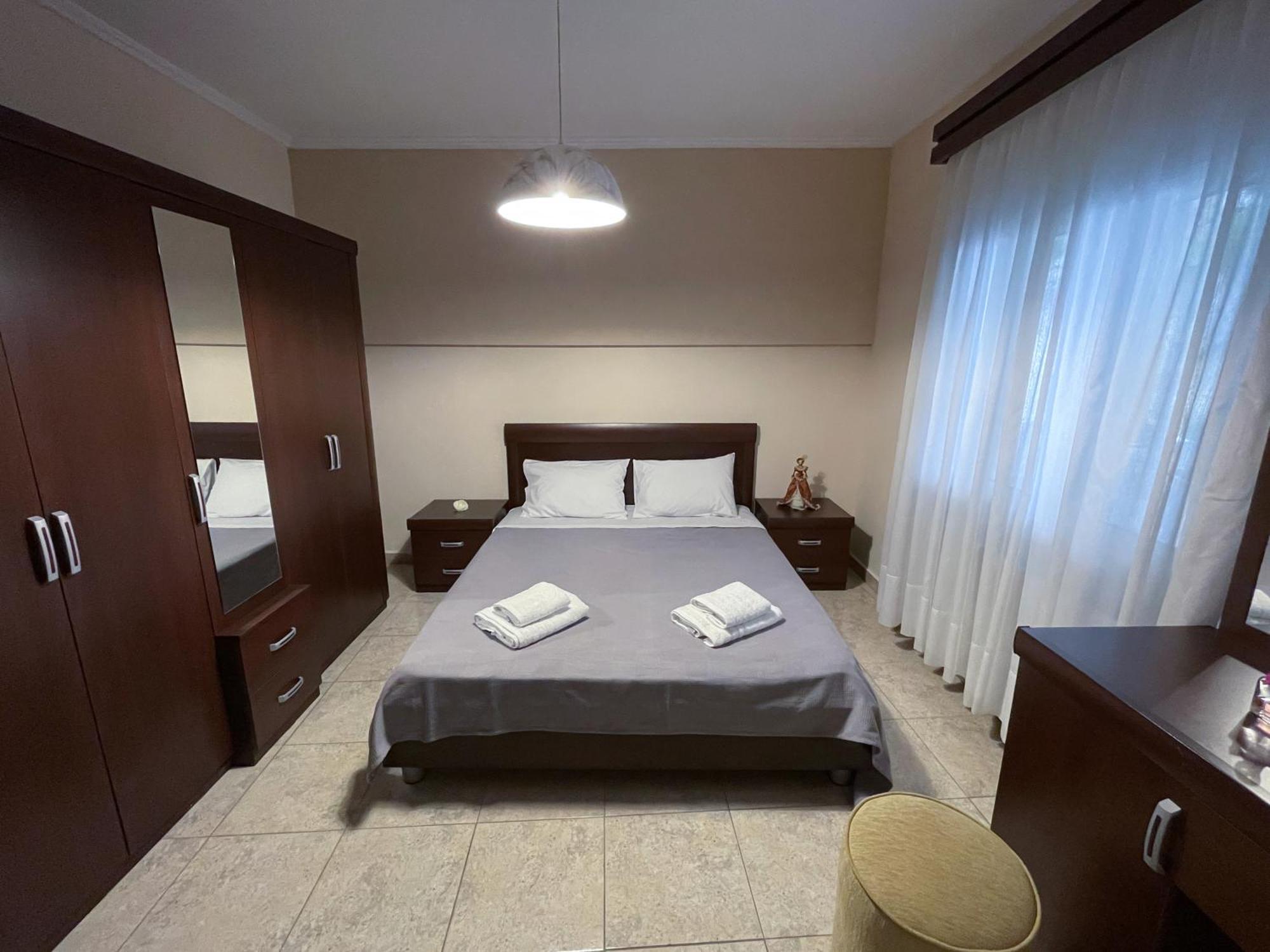 Aristides Guesthouse Krinidhes ภายนอก รูปภาพ