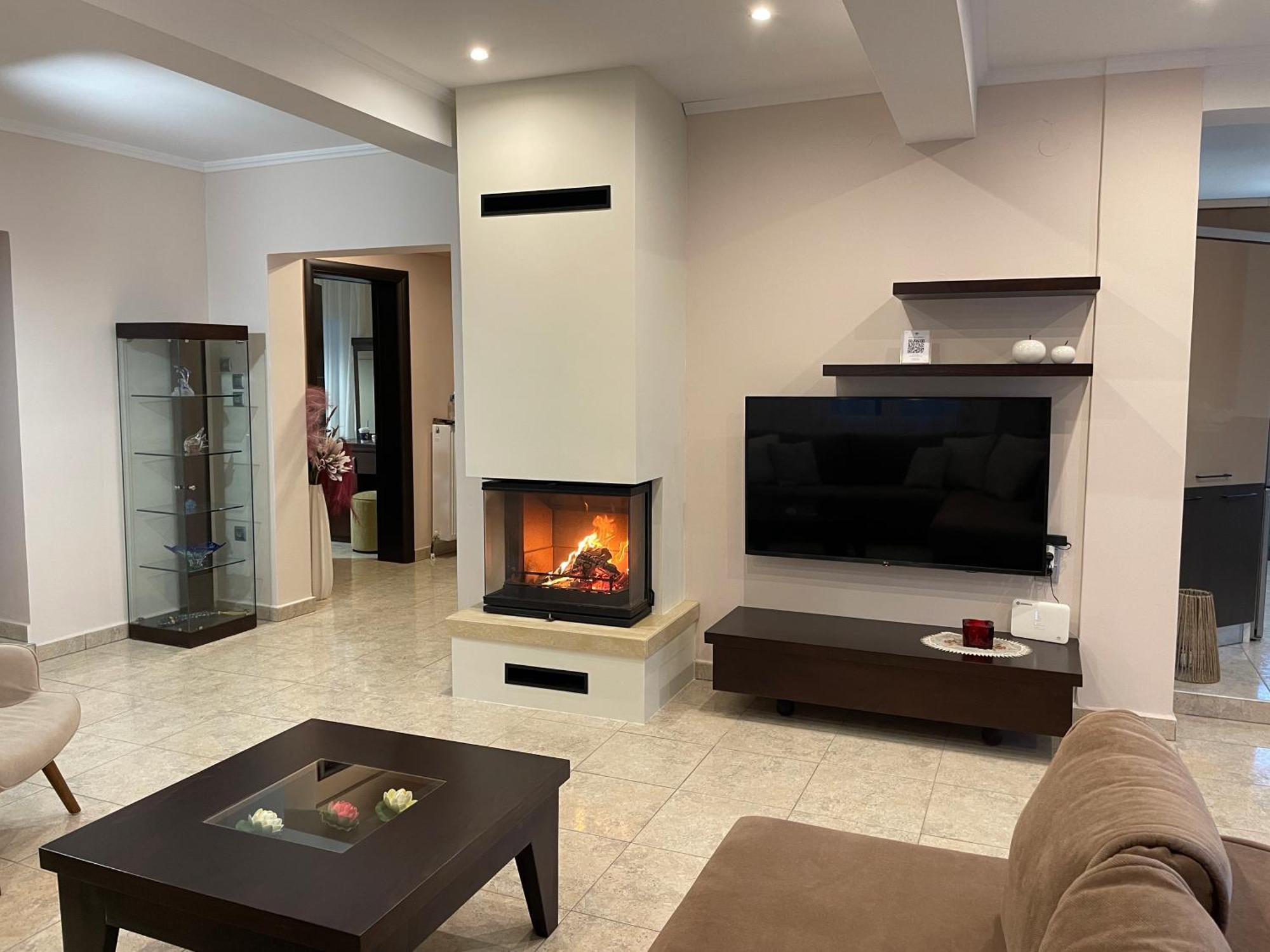 Aristides Guesthouse Krinidhes ภายนอก รูปภาพ